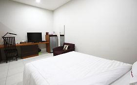 Reddoorz @ Menteng Jakarta 2*
